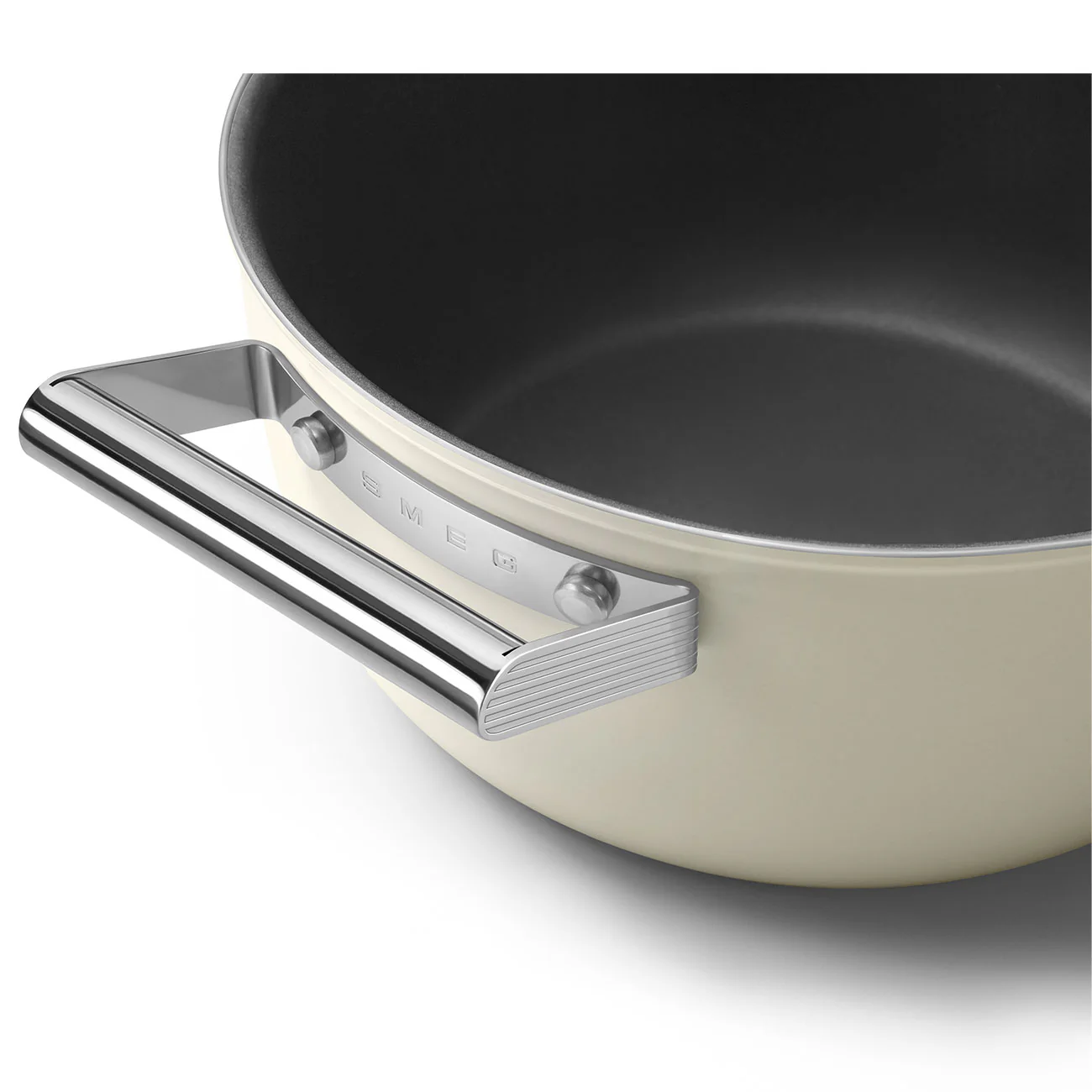 SMEG Casserole with Lid 24cm (Cream) - Image 4