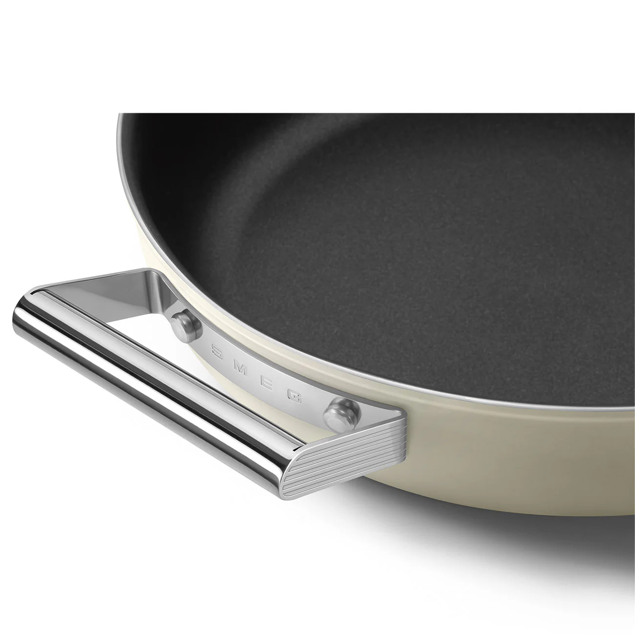 SMEG Deep Skillet with Lid 30cm (Cream) - Image 6