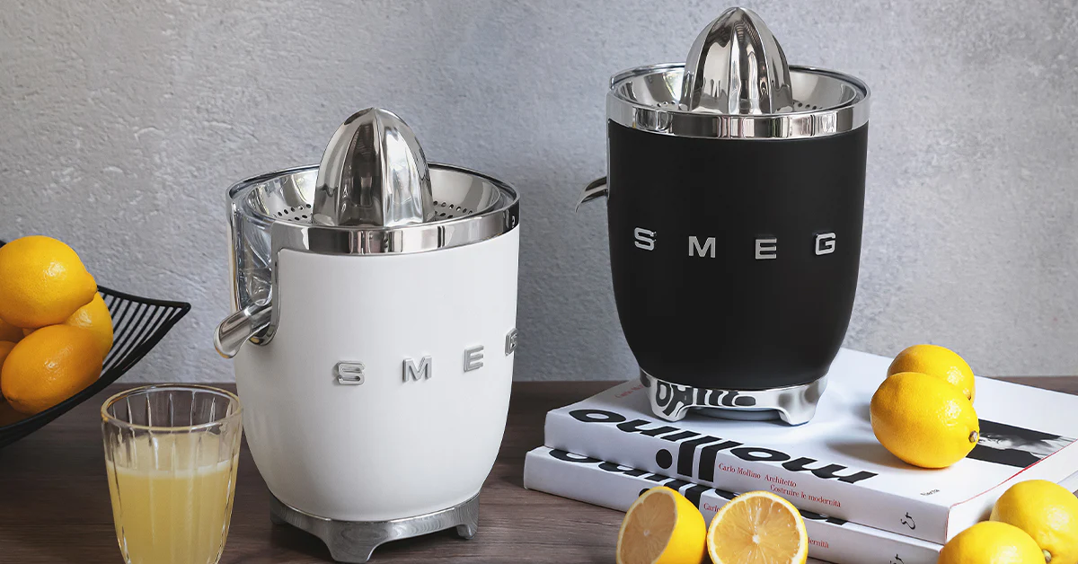 SMEG Citrus Juicer (Black Matte) - Image 8