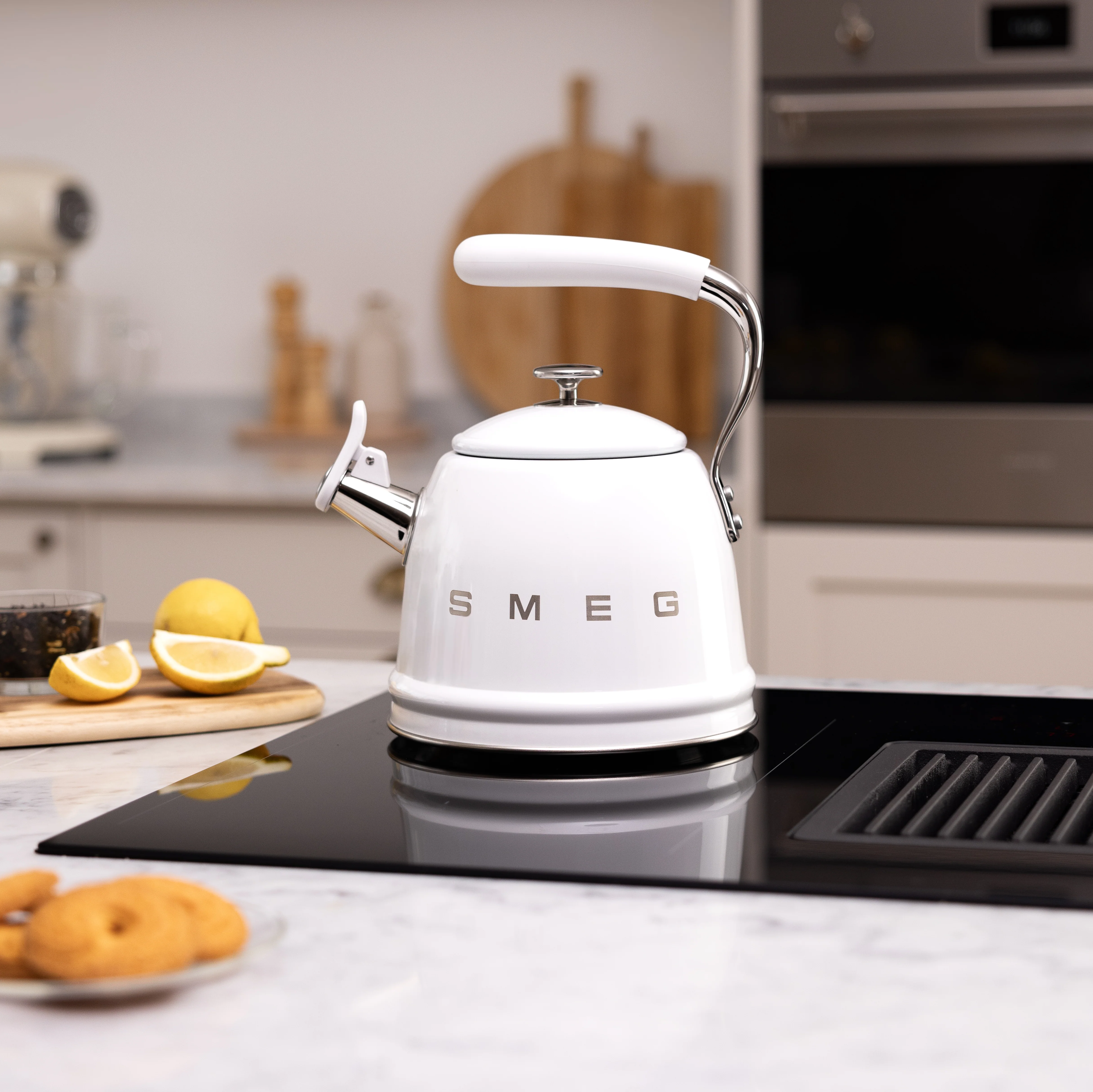 SMEG Stovetop Whistling Kettle 2.3 L (White) - Image 8